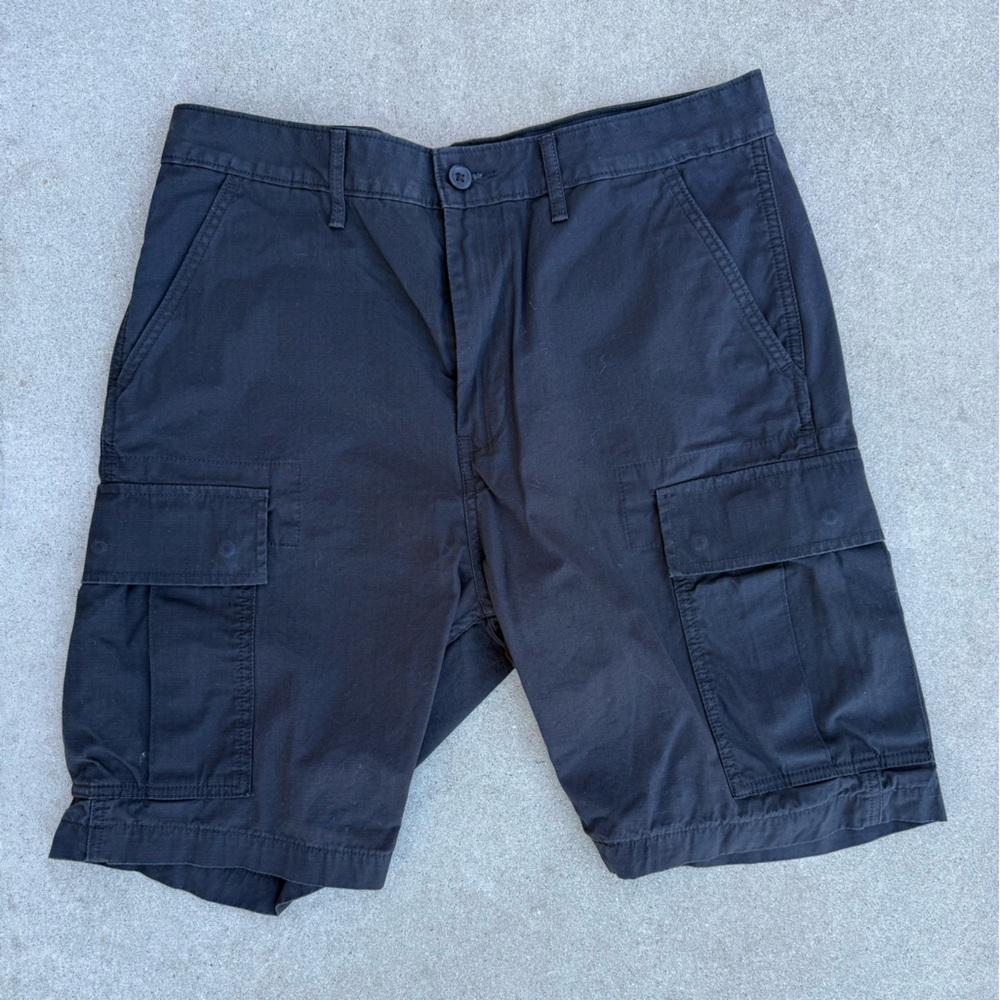 Levi’s Strauss & Co Men's Black Cargo Shorts (Size 32)